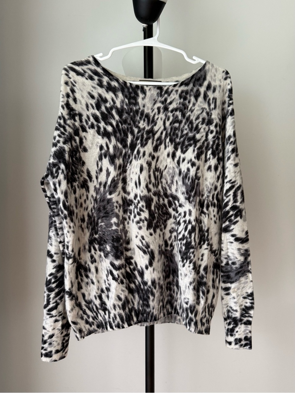 Amicale New York 100% Cashmere Sweater Women L Animal Print Boat Neck